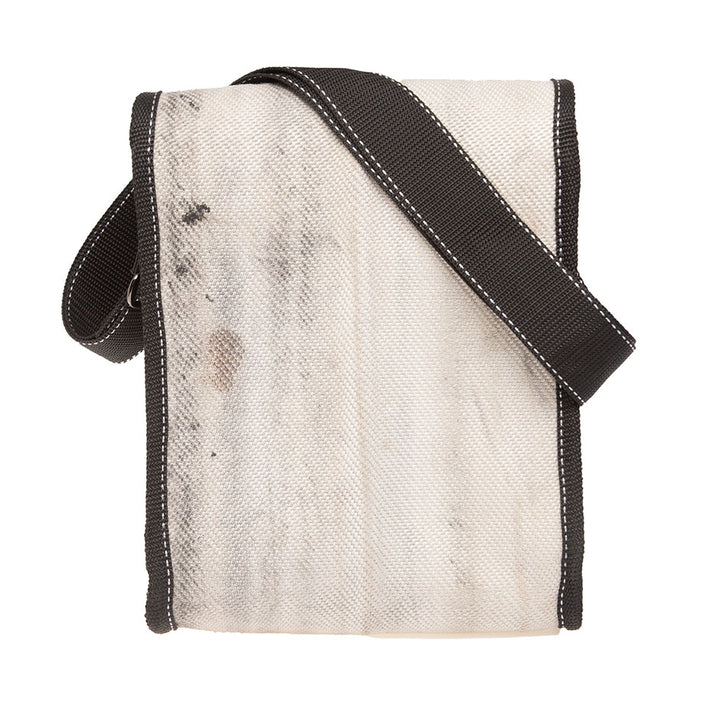 Herrenhandtasche “Hermann” aus recyceltem Feuerwehrschlauch – nachhaltig, robust und stylisch.