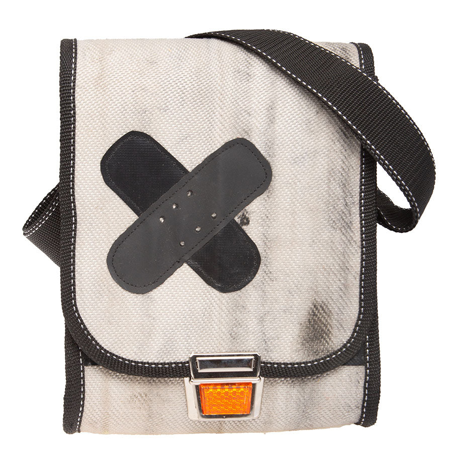 Herrenhandtasche “Hermann” aus recyceltem Feuerwehrschlauch – nachhaltig, robust und stylisch.