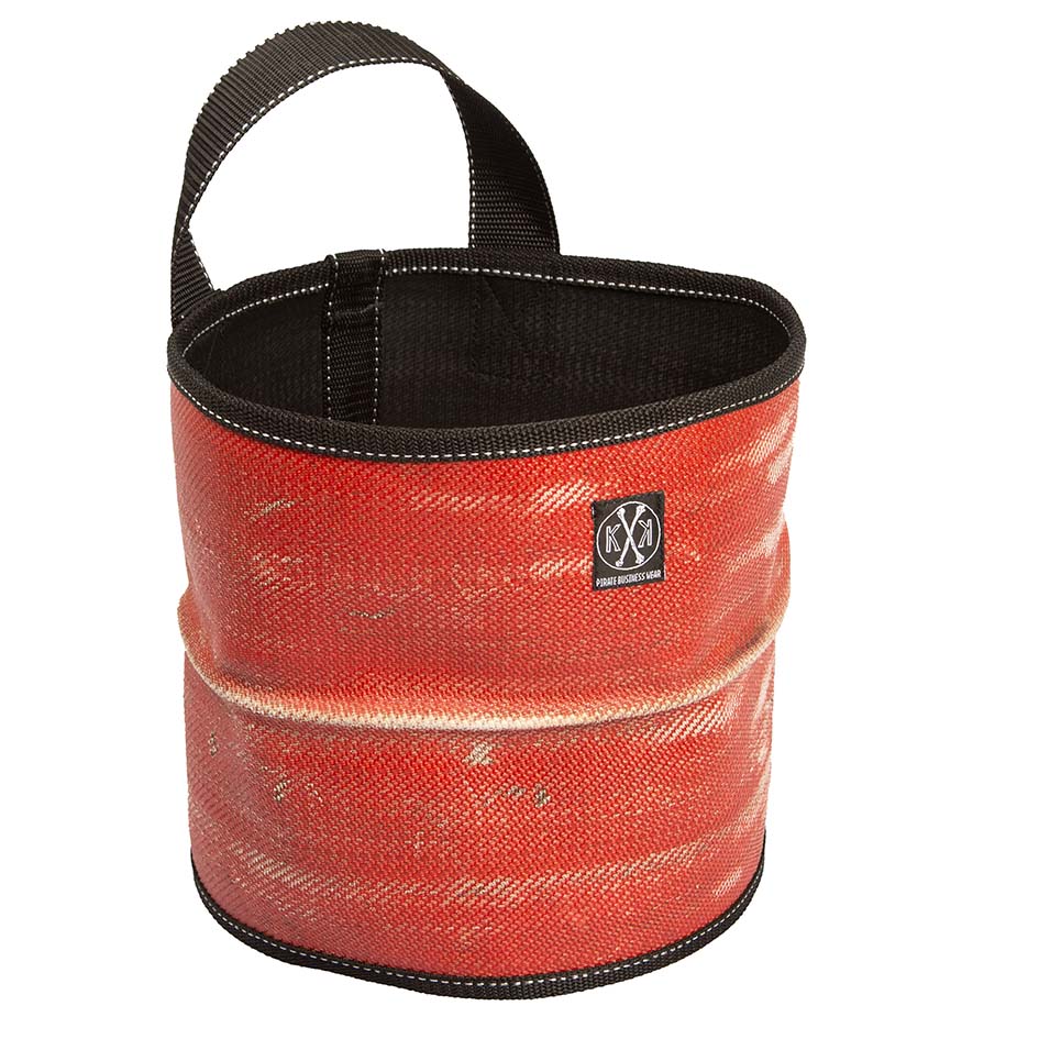 einzigartiger-design-eimer-aus-feuerwehrschlauch