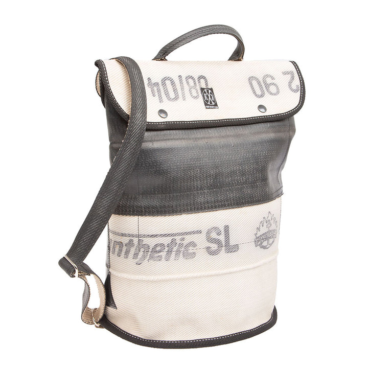 Rucksack Leopold aus recyceltem Feuerwehrschlauch mit verstellbaren Gurten