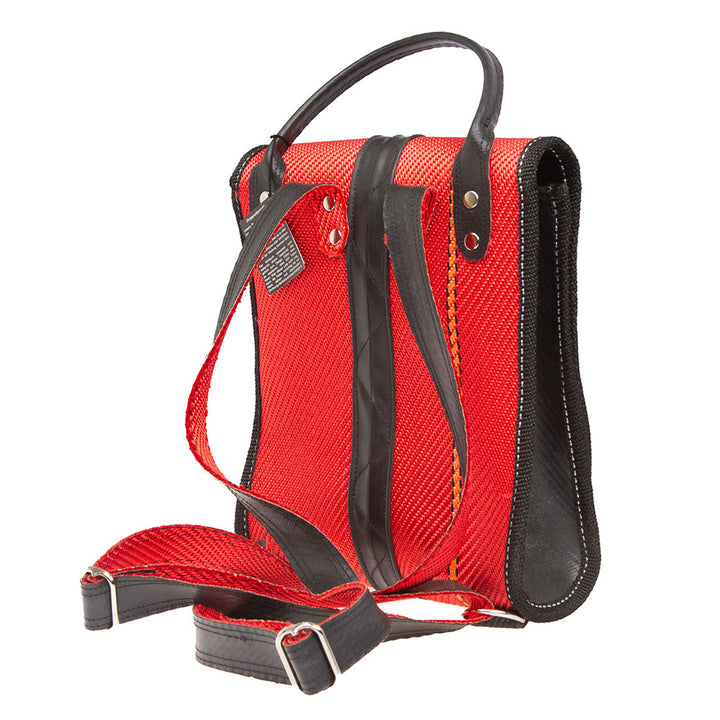 Rucksack mit 3 cm breiten, verstellbaren Gurten – perfekt für den Alltag oder den nächsten City-Trip.