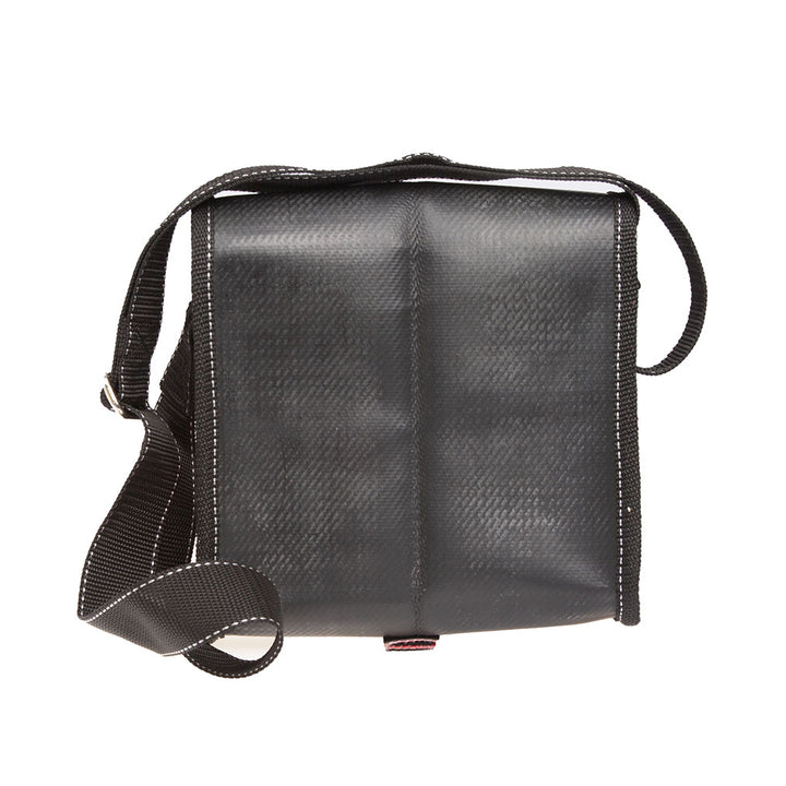 Handtasche “Thekla” aus recyceltem Feuerwehrschlauch – nachhaltig und stilvoll.
