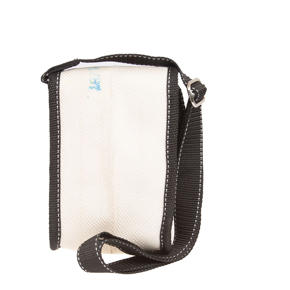 Modernes Upcycling-Accessoire – Wilhelmina Mini-Handtasche in weiß