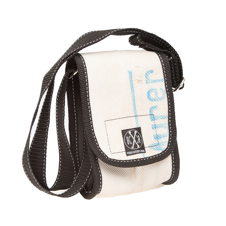 Modernes Upcycling-Accessoire – Wilhelmina Mini-Handtasche in weiß
