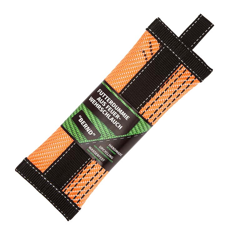 Langlebiger Futterdummy aus recyceltem Feuerwehrschlauch mit Reißverschluss und Wurf-Schlaufe.