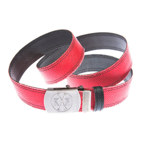 Stylischer Wendegürtel aus recyceltem Feuerwehrschlauch für zwei Looks