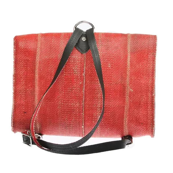 Stylische Retro-Tasche “Hinrich” aus recyceltem Feuerwehrschlauch im Midcentury-Chic.