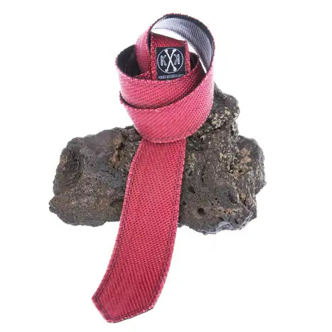 Rote Feuerwehrschlauch-Krawatte “Johann” – ein Hingucker für jeden Anlass.