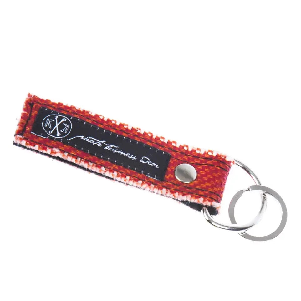 Feuerwehrschlauch-Schlüsselanhänger “Kunigunde” in Rot – stylisch und praktisch.