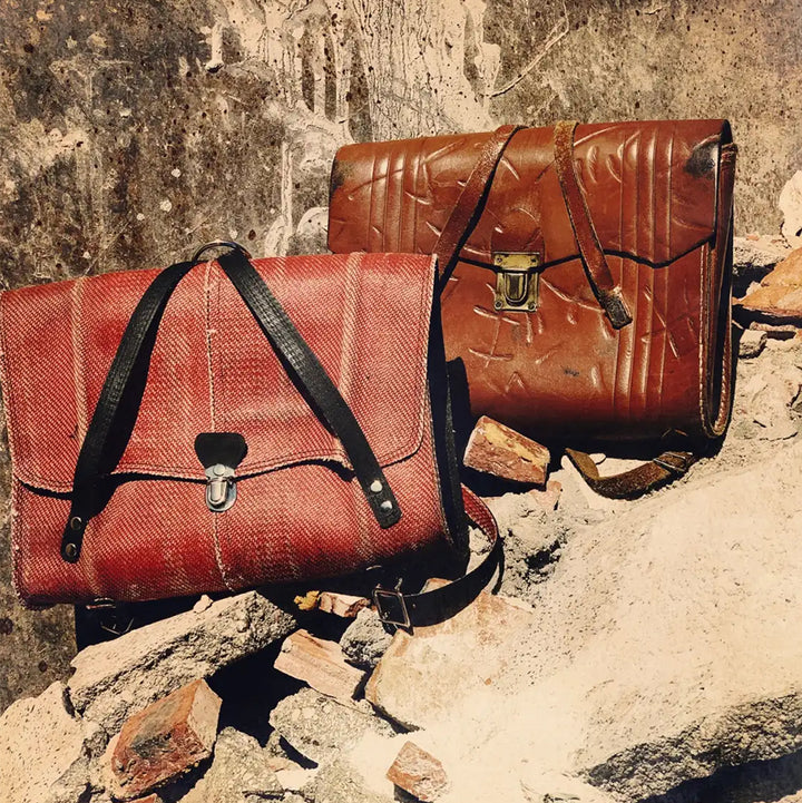 Nachhaltige Tasche mit ausreichend Platz für Laptop, Bücher oder Hefter – ideal für den Alltag.
