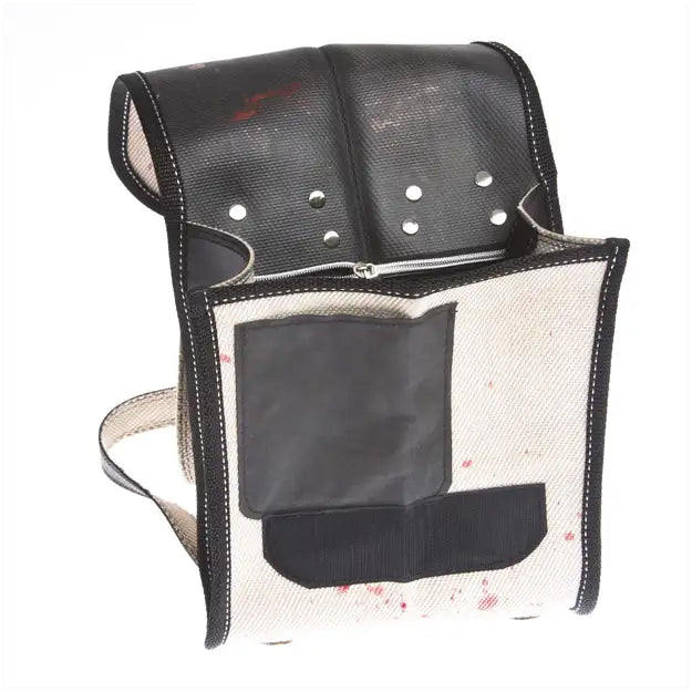 Stylischer Rucksack aus recyceltem Feuerwehrschlauch – perfekt für Abenteuer in der Stadt oder Natur.