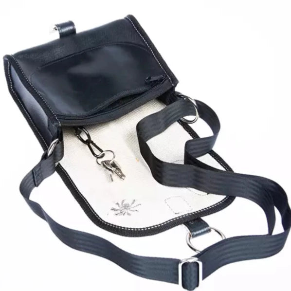 Tasche “Thekla” mit verstellbarem Trageriemen – passt sich jeder Körpergröße an.