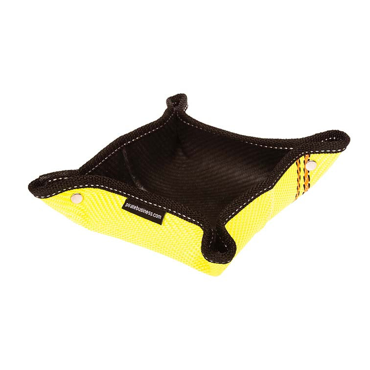 Umweltfreundlicher Wassernapf für Hunde aus recyceltem Feuerwehrschlauch.