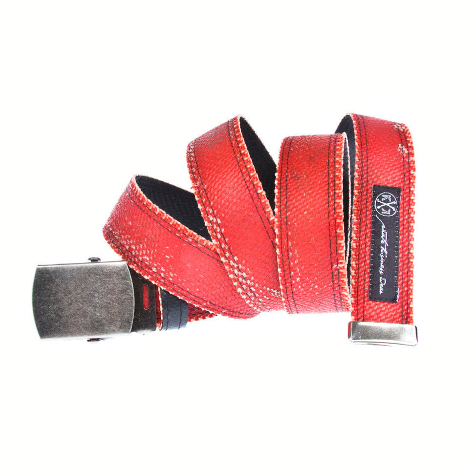 Feuerwehrschlauch-Gürtel mit eleganter Koppelschnalle für einen stilvollen Look
