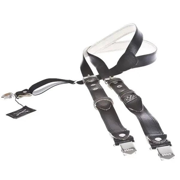 Verstellbare Hosenträger mit Klappschnallen aus recyceltem Feuerwehrschlauch.