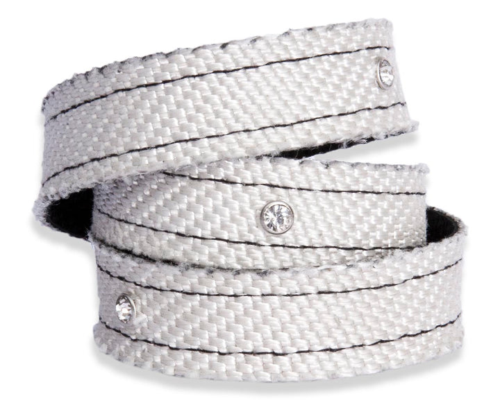 Wendeline: Robustes Feuerwehrschlauch-Armband mit dreifacher Wickeloptik.