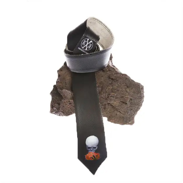 gothic Krawatte aus Feuerwehrschlauch mit Totenkopf Airbrush