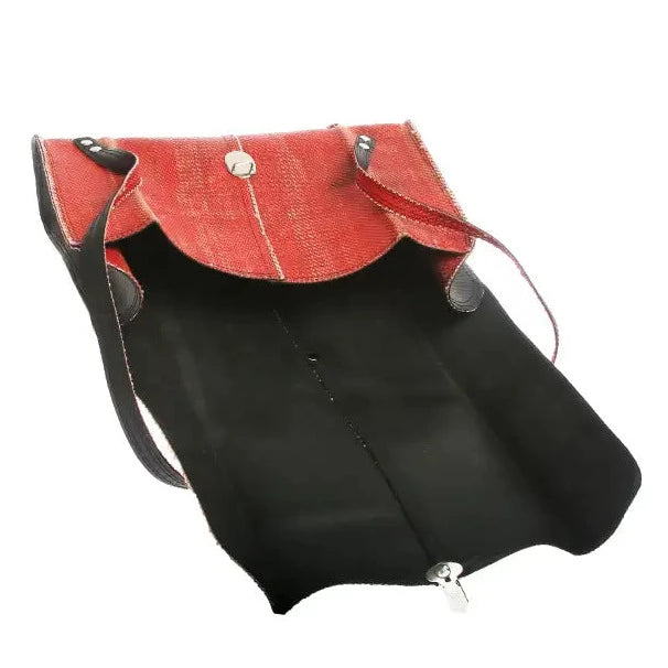 Vintage-Umhängetasche mit Retro-Charme – einzigartiges Design aus Feuerwehrschlauch.